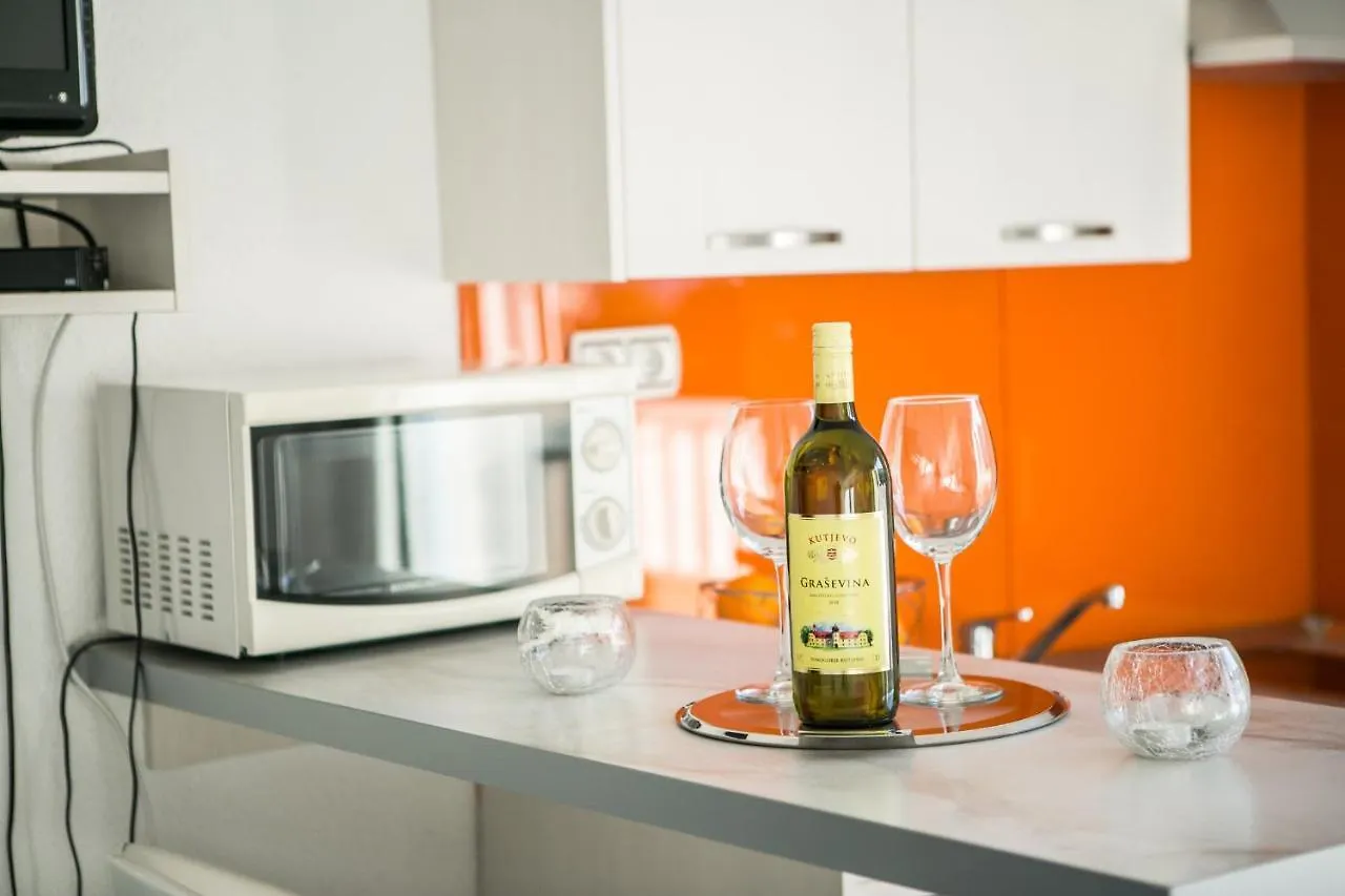 Apartment Kaja - Right Next To The Beach Trogir
